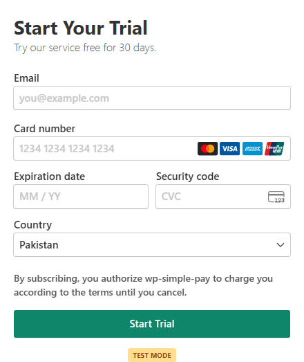 テストモードの WP Simple Pay 無料トライアルフォーム。カードフィールドとトライアル開始ボタンが表示されています。